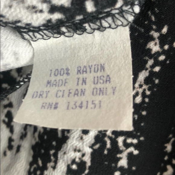 Otis & Maclain Flowy Cropped Top (Small) - Picture 5 of 5